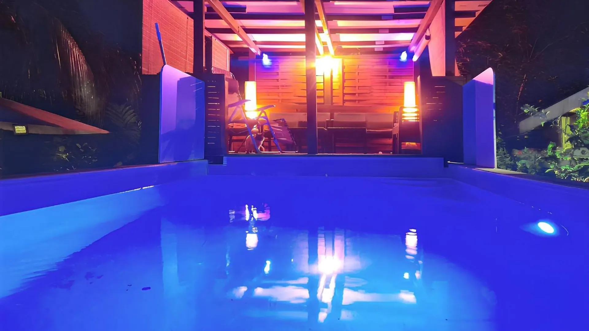Casa de Férias Charmante Maison A Sainte-Rose Avec Jacuzzi Et Piscine