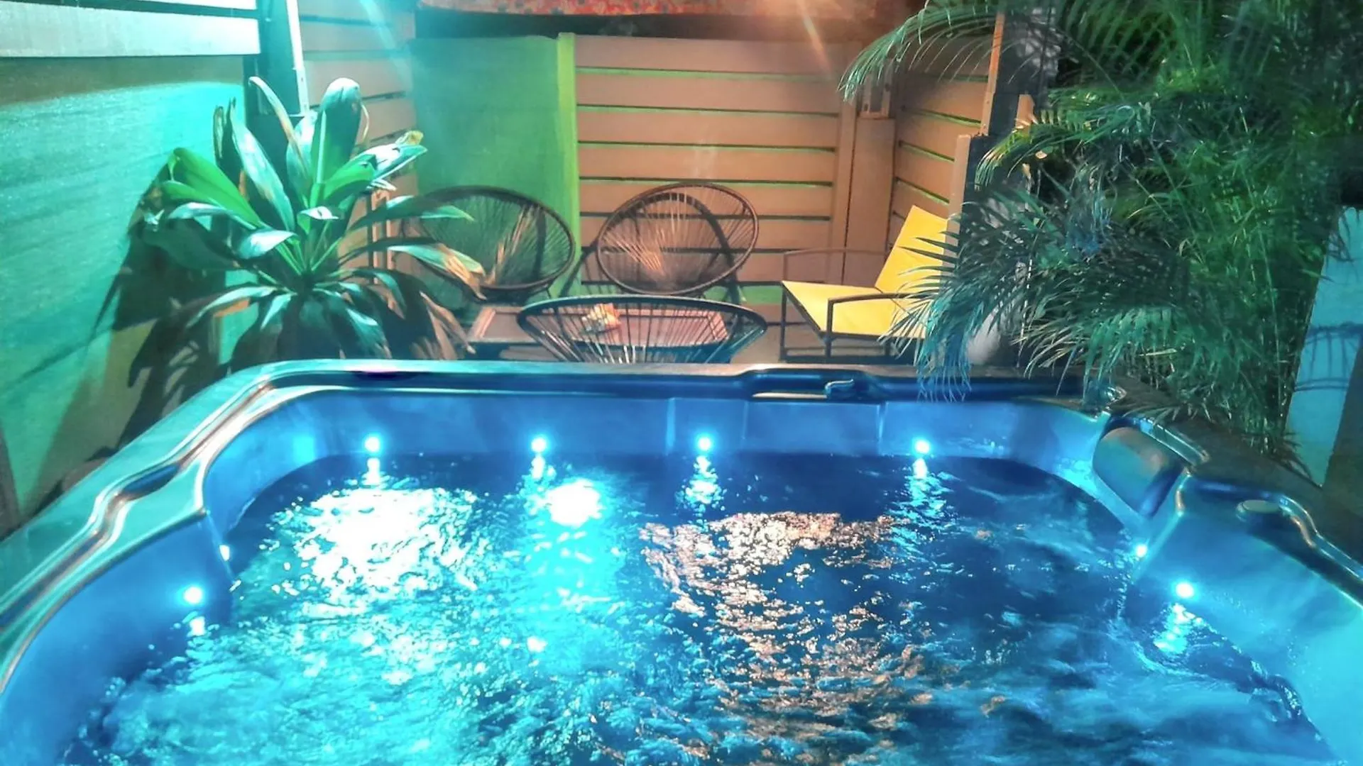 Charmante Maison A Sainte-Rose Avec Jacuzzi Et Piscine 0*,