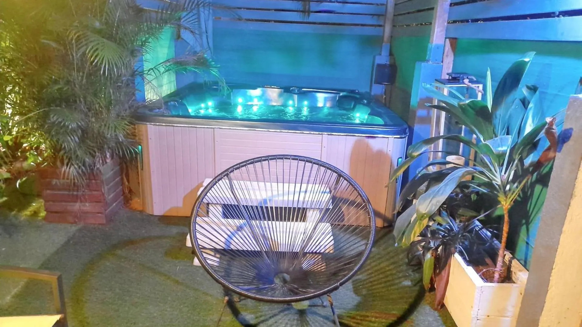 Casa vacanze Charmante Maison A Sainte-Rose Avec Jacuzzi Et Piscine