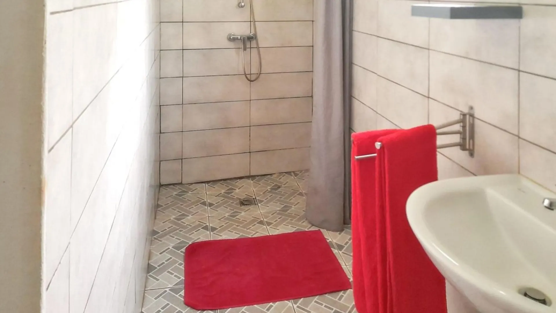 Charmante Maison A Sainte-Rose Avec Jacuzzi Et Piscine